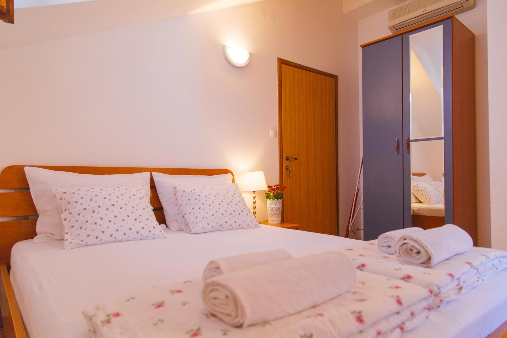 Inn By The River Омиш Номер фото